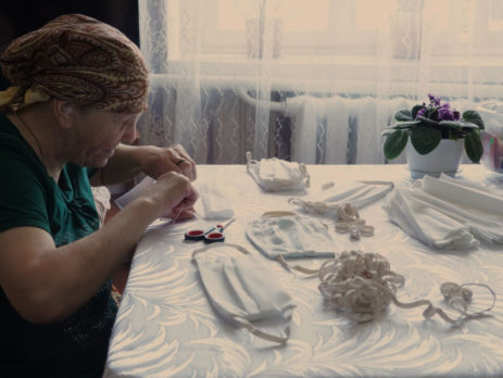 Una dintre locuitoarele din cadrul serviciului social „Locuință protejată”, dezvoltat de AO „Casa speranțelor” în raionul Soroca, aprilie 2020.